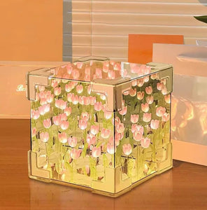 TULIP CUBE MIRROR LAMP